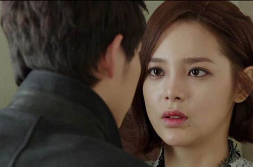 Sững sờ bắt gặp chị dâu và gã đàn ông lạ đang "dính chặt" nhau trong thang máy, tôi điếng người