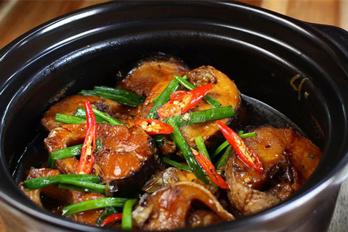 Bỏ thứ này vào kho cá giúp hết sạch mùi tanh, cá thơm ngon ngọt vị ai cũng phải khen