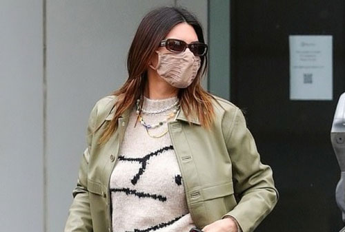 Kendall Jenner xinh đẹp đi ăn sáng cùng bạn bè sau nghi vấn đã chia tay