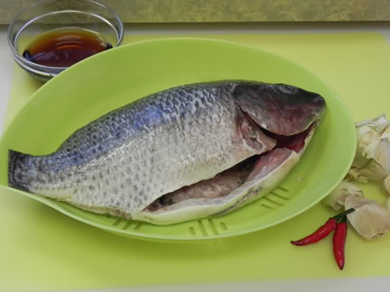 Bỏ thứ này vào chảo rán cá sẽ không bao giờ lo bắn, sát chảo