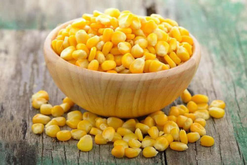 Mách bạn cách tách ngô nhanh nhất mà còn giữ cho hạt ngô được nguyên vẹn