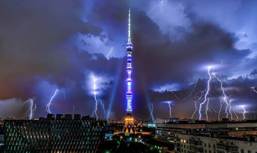 Chùm ảnh về những địa danh nổi tiếng trên thế giới bị 'bủa vây' bởi sét
