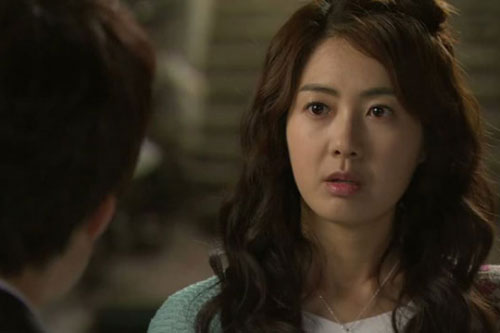 11 giờ đêm tôi đi tắm, chồng lén lút theo dõi ở ngoài rồi làm một việc khiến tôi ngất xỉu vào bệnh viện