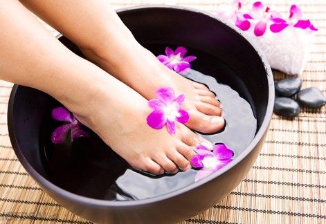 3 bước làm đẹp đơn giản để tạm biệt đôi chân da rắn