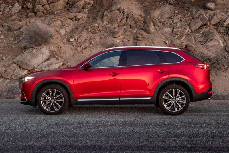 3. Mazda CX-9 2021 (giá khởi điểm: 33.960 USD, điểm tổng thể: 8,3/10).