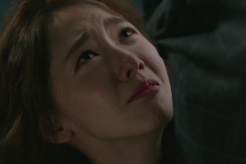 Nửa đêm về nhà bất ngờ, tôi điếng người khi chứng kiến cảnh tượng đó trong phòng ngủ