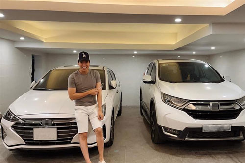 'Tình tin đồn' của MC Đại Nghĩa - Võ Tấn Phát gây choáng khi khoe cùng lúc hai xế sang đắt đỏ