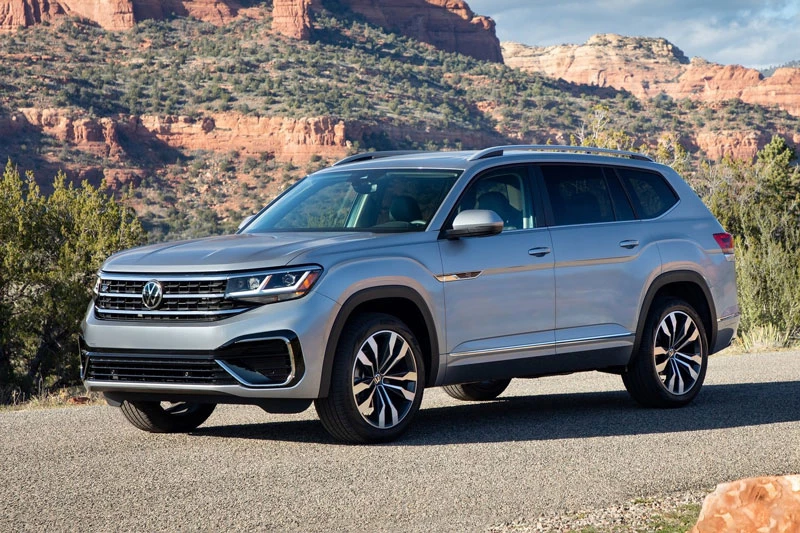 6. Volkswagen Atlas 2021 (giá khởi điểm: 31.545 USD, điểm tổng thể: 7,9/10).