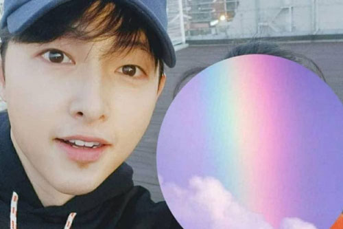 Được khen nhan sắc lên hương, ảnh mặt mộc của Song Joong Ki cho thấy diện mạo thực sự ở hiện tại