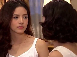 Vừa bấm chuyển khoản 2 triệu cho nhà đẻ thì mẹ chồng phát hiện, bà chỉ nói 1 câu: "Sao phải lén lút thế?"