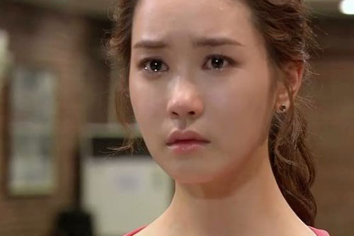 Đêm tân hôn, tôi gạt nước mắt mở cửa để người phụ nữ ấy bước vào làm vợ anh