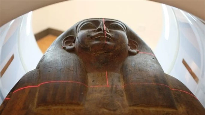 Mở quan tài rỗng trong bảo tàng, phát hiện xác ướp 2.600 tuổi - Ảnh 1.