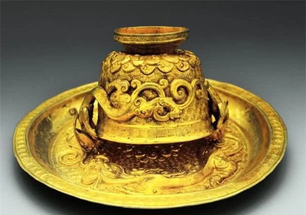 Ngôi mộ địa chủ xa hoa bậc nhất Trung Quốc: Đội khảo cổ lọt vào hố vàng, đinh đóng quan tài cũng làm từ vàng ròng - Ảnh 3.