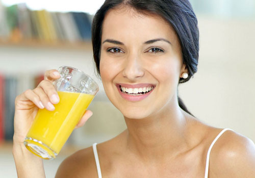 Mỗi ngày nên uống bao nhiêu nước cam là đủ?