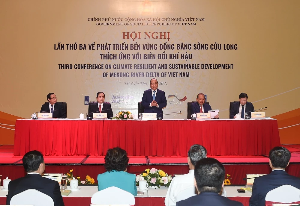 Thủ tướng Nguyễn Xuân Phúc chủ trì Hội nghị lần thứ 3 về phát triển bền vững ĐBSCL thích ứng với biến đổi khí hậu. Ảnh: VGP