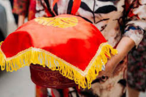 Nhà gái thách cưới lễ đen 10 triệu nhưng nhà trai phản đối, đến ngày ăn hỏi chú rể "chơi lớn" khiến cả 2 họ bàng hoàng, cô dâu quyết hủy hôn