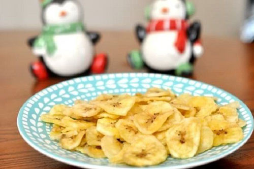 Mách mẹ cách làm bim bim từ chuối xanh cực ngon cho bé yêu