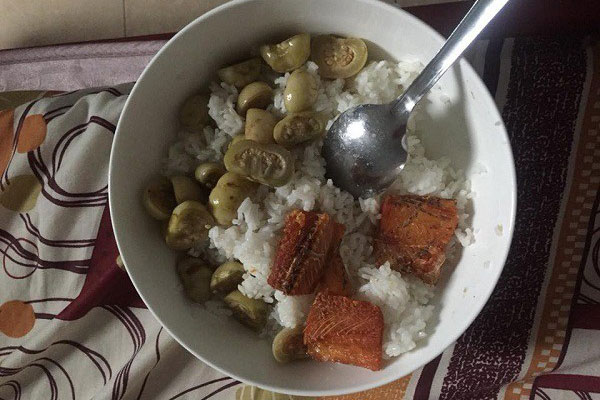 Tự thoát khổ với mâm cơm cữ đạm bạc của mẹ chồng