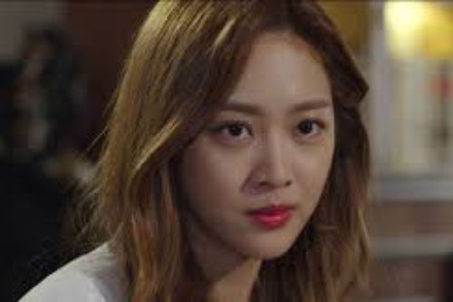 Nửa đêm điện thoại bạn trai bỗng rung lên, em đọc dòng tin nhắn mà suy sụp và kiên quyết hủy hôn