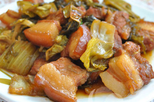 Bí quyết kho thịt ba chỉ dưa chua ngon mê ly, bao nhiêu cơm cũng hết