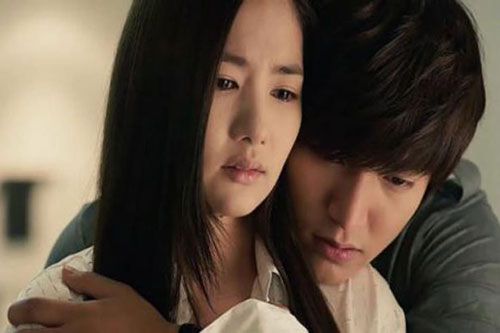 Đến ra mắt nhà người yêu, cuộc nói chuyện lúc nửa đêm giữa bạn trai và cô giúp việc hé lộ sự thật khủng khiếp của hai người