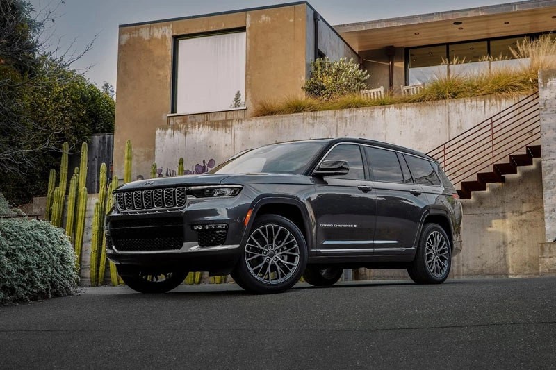 10. Jeep Grand Cherokee L (giá: 36.995-58.995 USD).