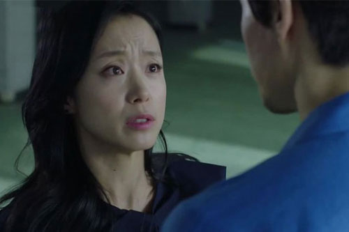 Tưởng vợ ốm thật, tôi bỏ dở việc về nhà, ai ngờ điếng người khi biết vợ dối trá để đi với trai