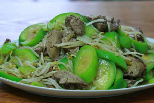 Muốn xào mướp không thâm đen, thơm ngon gấp 3 lần chỉ cần cho thêm 1 thứ này