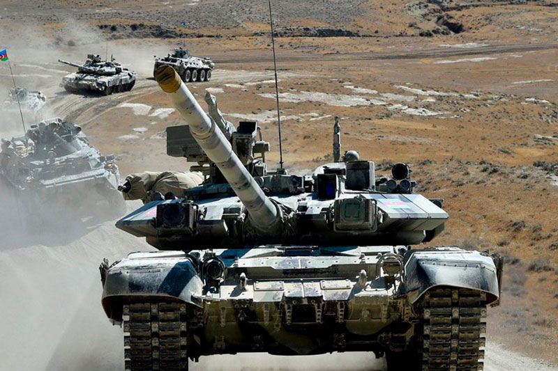 Azerbaijan đã triển khai 10 nghìn quân nhân và hơn 100 xe tăng ở biên giới với Armenia