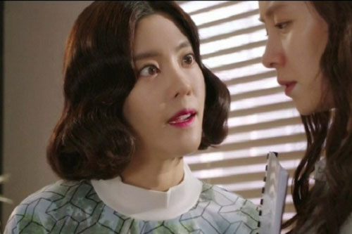 Bồ của chồng đến tận nhà ghen ngược, vợ chỉ nói đúng 1 câu khiến cô ta xanh mặt chạy mất dép