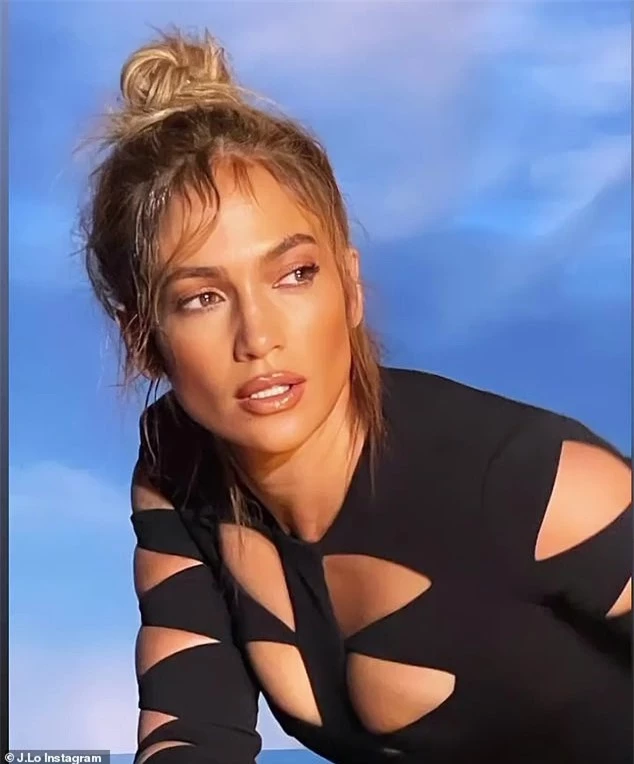 Jennifer Lopez mặn nồng hạnh phúc bên hôn phu kém 6 tuổi - ảnh 8