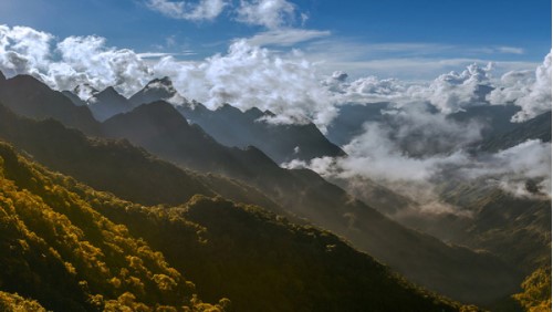 Ngỡ ngàng trước vẻ đẹp hùng vĩ của Nóc nhà Đông Dương