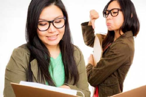 Thân tới mấy cũng đừng chia sẻ những điều này với đồng nghiệp!