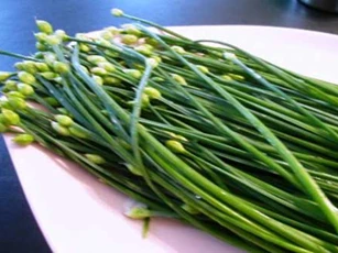 7 lợi ích sức khỏe không ngờ của hành và hẹ