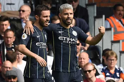 Sergio Aguero ghi bàn sau thời gian dài nghi thi đấu vì chấn thương.