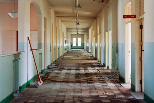 Vẻ đẹp ma mị của các bệnh viện bị bỏ hoang