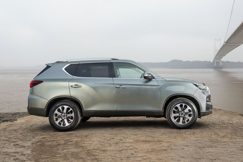 SUV giá hơn 1,2 tỷ đồng, quyết đấu với Kia Sorento, Hyundai Santa Fe