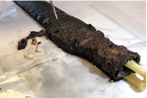 Miệt mài khai quật đường ống dẫn khí, một nhóm người bất ngờ tìm thấy "báu vật dưới lòng đất"