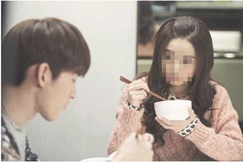 Kỉ niệm 5 năm ngày cưới, chồng tặng vợ cú sốc khiến cô 'chết lặng'