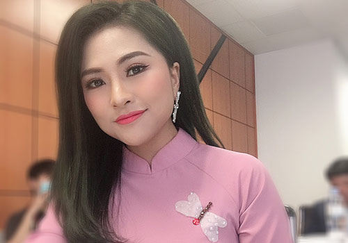 MC Dương Suri hé lộ góc khuất sau sự hào nhoáng của nghề MC truyền hình