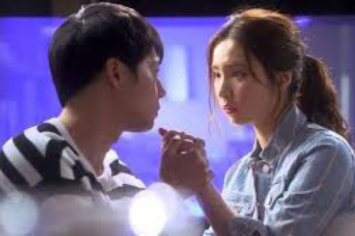 Ly dị được một tuần, tôi về nhà dọn đồ và phát hiện ra cuốn sổ tiết kiệm, biết được sự thật mà tôi chết sững