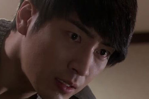 Vừa li dị xong vội kết hôn để trêu tức vợ cũ, đêm tân hôn choáng váng thấy thứ đó trên người vợ mới