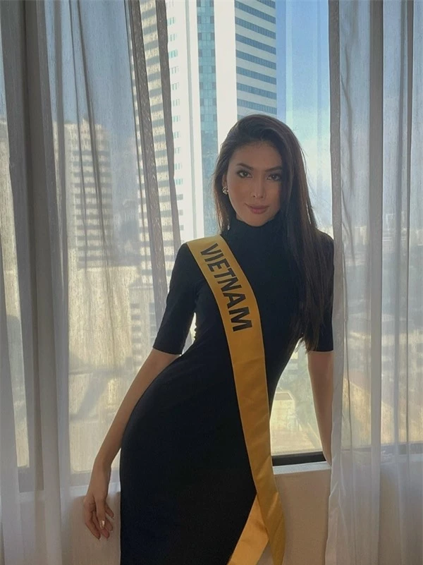 Á hậu Ngọc Thảo bị 'chơi xấu' tại Hoa hậu Hòa bình Quốc tế 2020