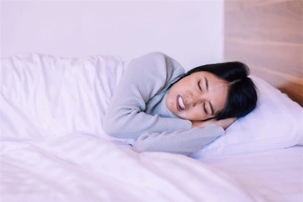 Nghiến răng khi ngủ có nguy hiểm không?