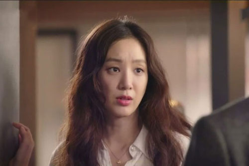 Sáng sớm nào tôi cũng phát điên vì tiếng "huỳnh huỵch" bên nhà cô hàng xóm, đến khi biết nguyên nhân mới điếng người