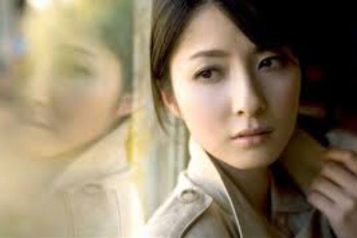 Biết người yêu sẽ tới quán cà phê nhưng tôi vẫn giả vờ ngạc nhiên để tạt thẳng ly nước cam vào mặt anh ta