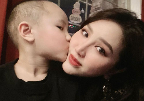 Đăng ảnh cậu bé giống mình y đúc, Bảo Thy bị nghi đã có con