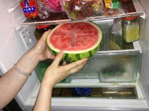 3 người trong nhà nhập viện vì ăn dưa hấu, bác sĩ chỉ ra cách bảo quản sai