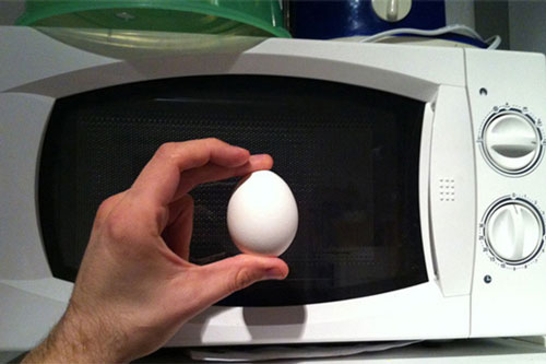 4 thực phẩm này cho vào lò vi sóng sẽ nhận hậu quả khó lường
