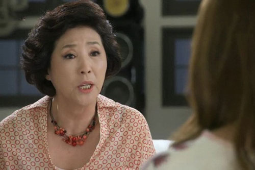 Chỉ vì 1 tin nhắn mẹ chồng tôi nhập viện, nhưng phản ứng của ông xã mới làm tôi chết lặng